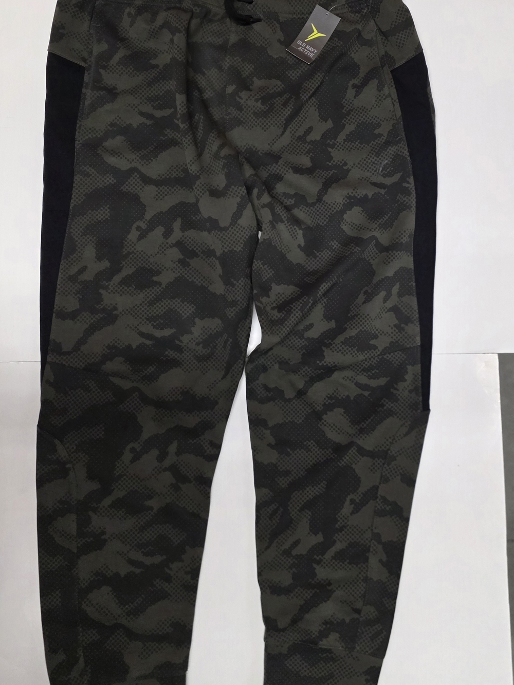 Old Navy Men's Camouflage Joggers in Olive and Black